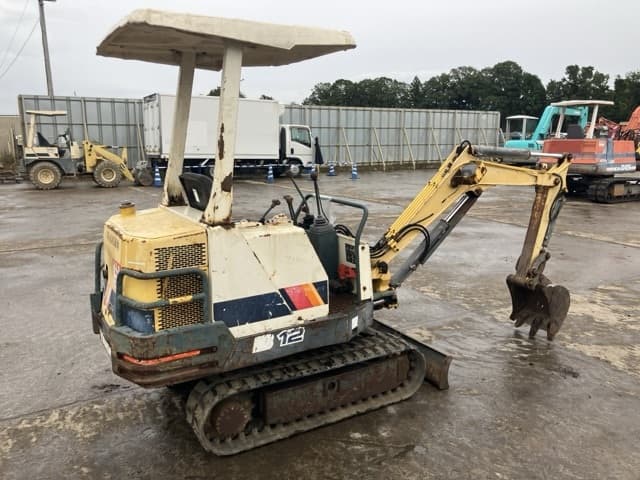 MINI EXCAVATOR — Auction (lot 8459-334)