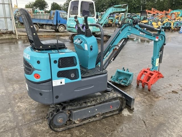 MINI EXCAVATOR — Auction (lot 8459-338)