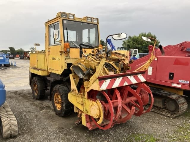 SNOW REMOVING MACHINE — Auction (lot 8459-343)