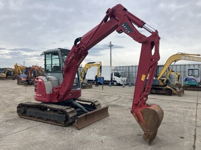 MINI EXCAVATOR — Auction (lot 8459-375)