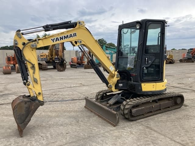 MINI EXCAVATOR — Auction (lot 8459-376)