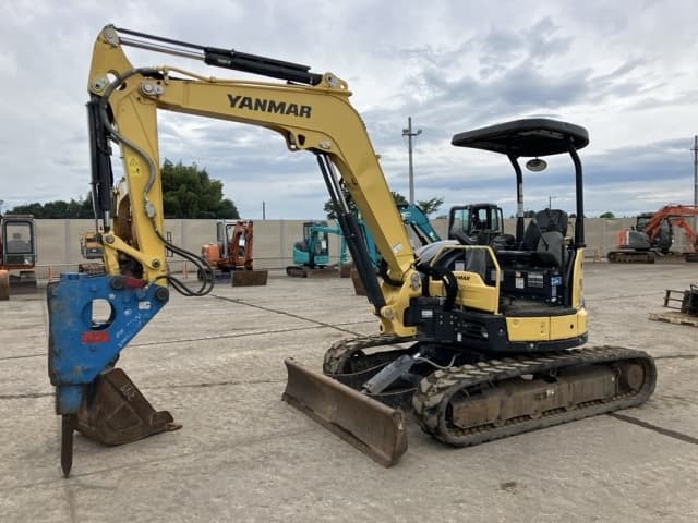 MINI EXCAVATOR — Auction (lot 8459-377)