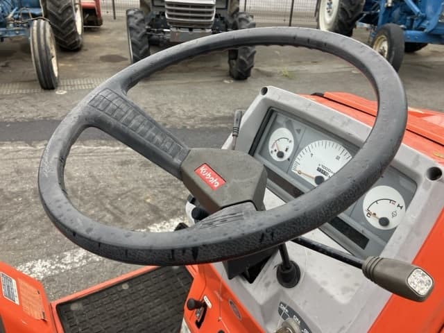Tractor — Auction (lot 8459-3805)