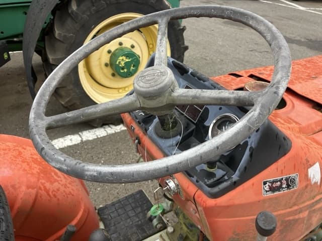 Tractor — Auction (lot 8459-3806)