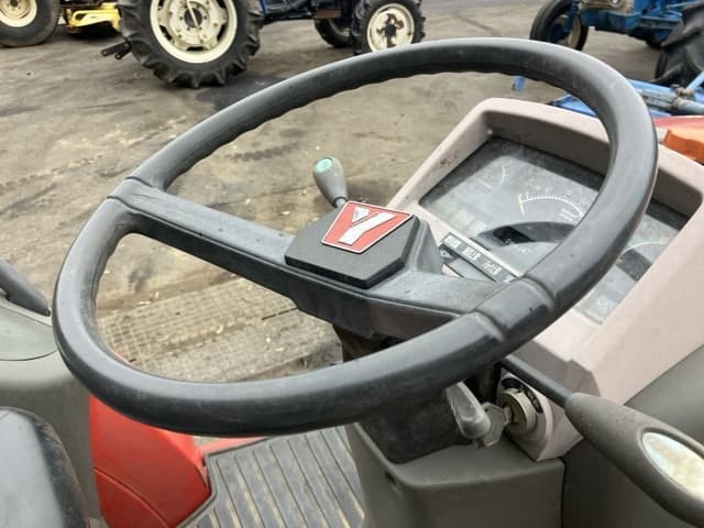 Tractor — Auction (lot 8459-3812)