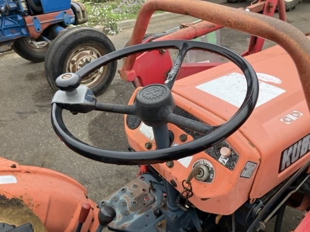 Tractor — Auction (lot 8459-3815)