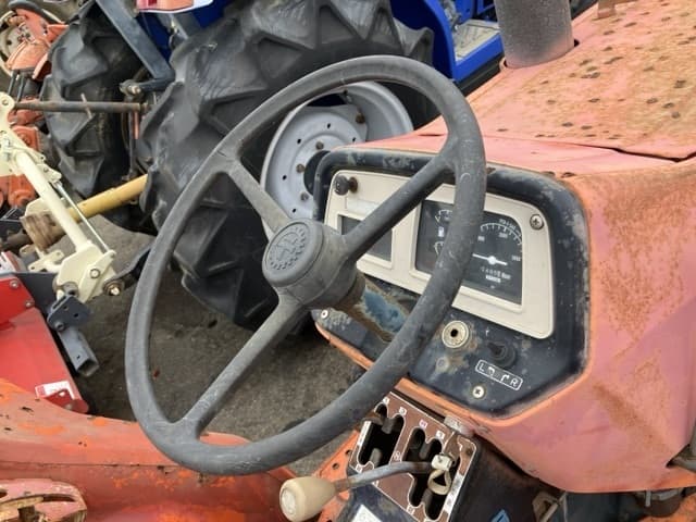 Tractor — Auction (lot 8459-3818)