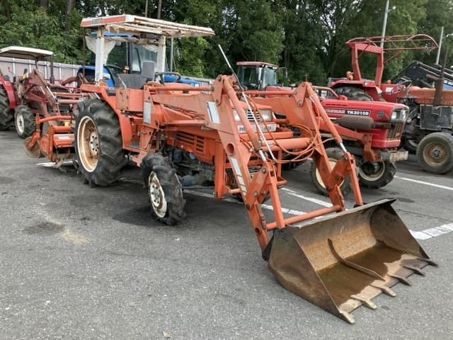 Tractor — Auction (lot 8459-3822)