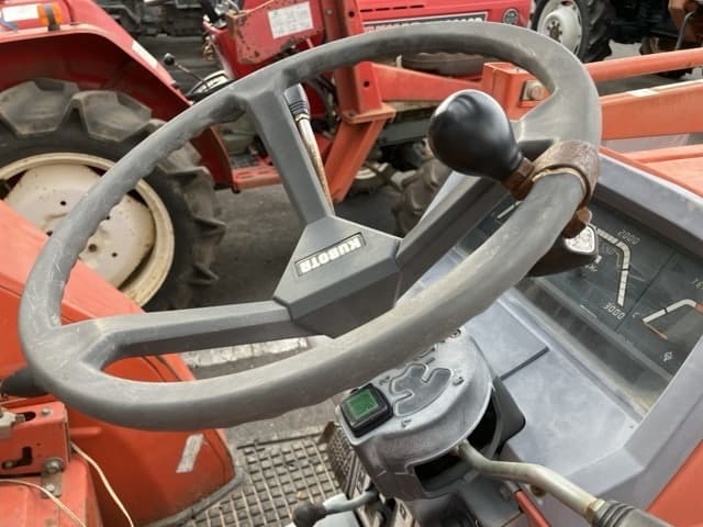 Tractor — Auction (lot 8459-3822)