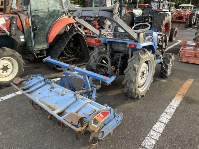 Tractor — Auction (lot 8459-3823)