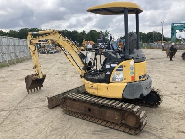 MINI EXCAVATOR — Auction (lot 8459-390)