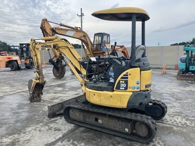 MINI EXCAVATOR — Auction (lot 8459-398)