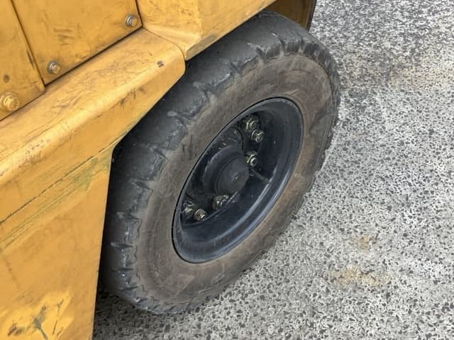 Forklift — Auction (lot 8459-4047)