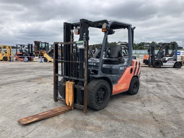 Forklift — Auction (lot 8459-4048)
