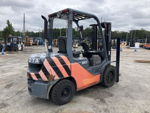 Forklift — Auction (lot 8459-4048)