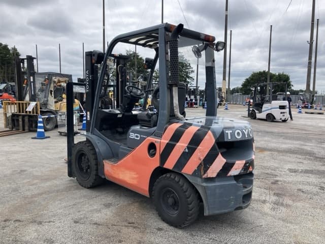 Forklift — Auction (lot 8459-4048)