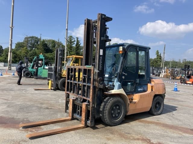 Forklift — Auction (lot 8459-4077)