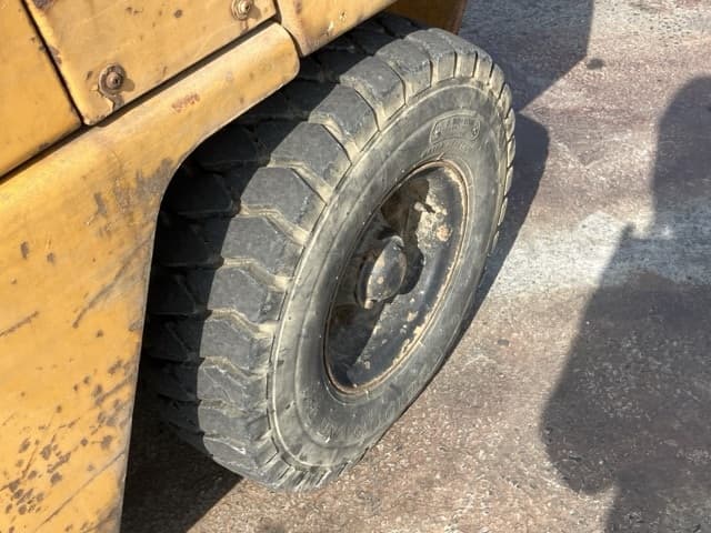 Forklift — Auction (lot 8459-4082)
