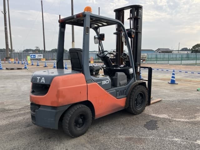 Forklift — Auction (lot 8459-4090)