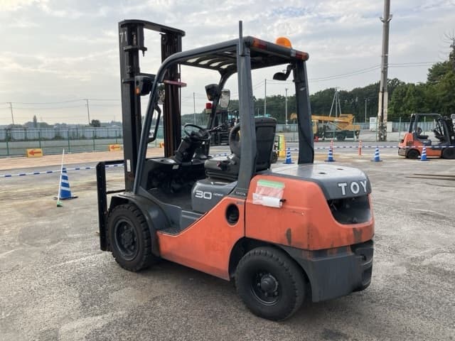 Forklift — Auction (lot 8459-4090)