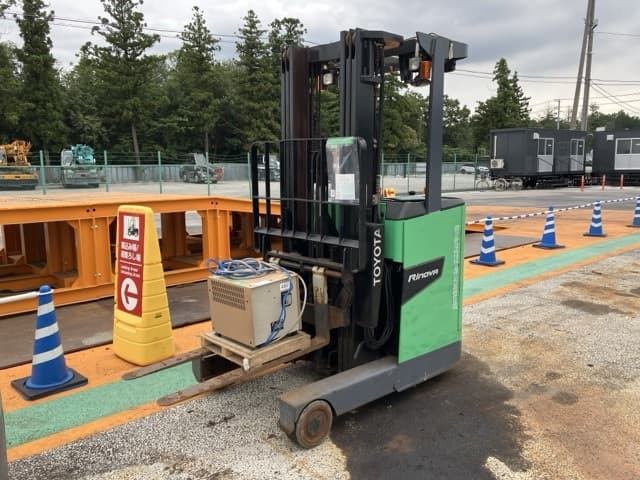 Reach Forklift — Auction (lot 8459-4100)