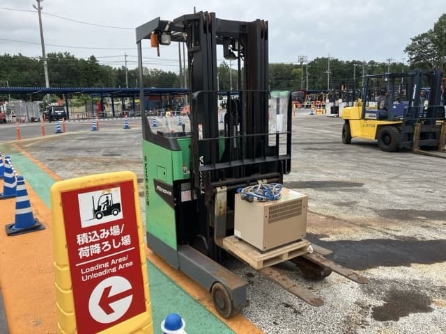 Reach Forklift — Auction (lot 8459-4100)