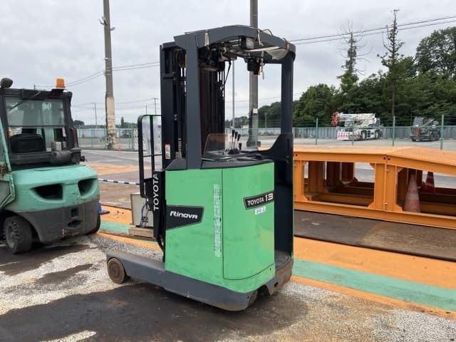 Reach Forklift — Auction (lot 8459-4100)
