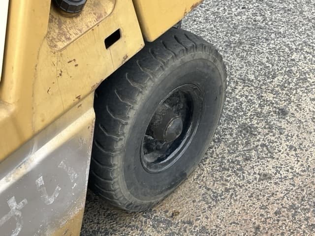 Forklift — Auction (lot 8459-4105)