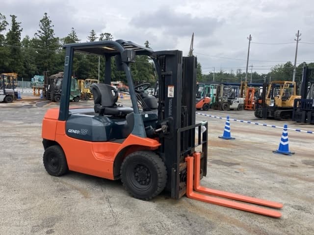 Forklift — Auction (lot 8459-4122)