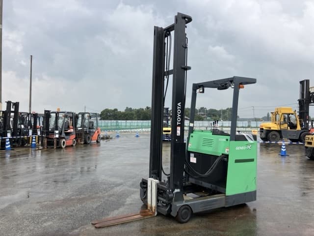 Reach Forklift — Auction (lot 8459-4141)