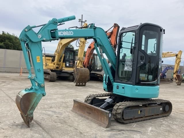 MINI EXCAVATOR — Auction (lot 8459-470)