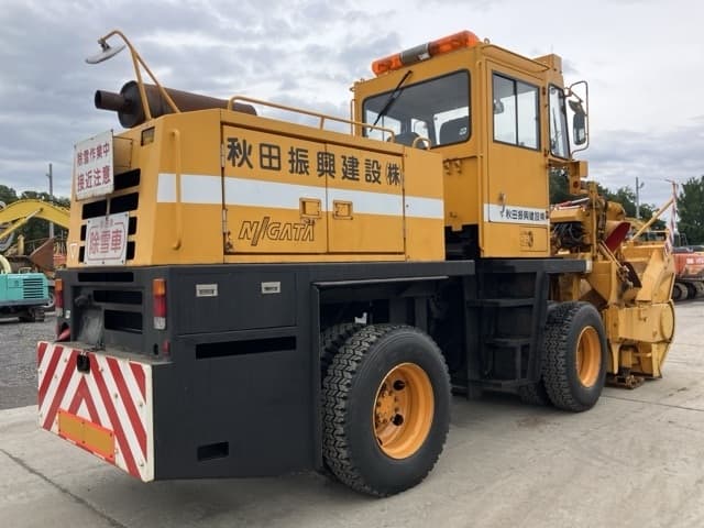 SNOW REMOVING MACHINE — Auction (lot 8459-484)