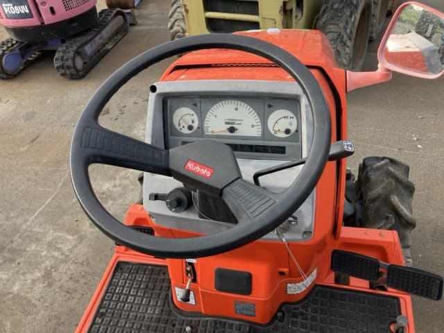 Tractor — Auction (lot 8459-53801)