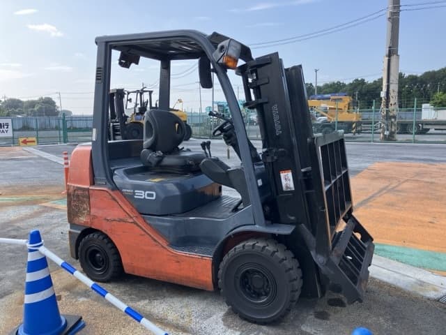 Forklift — Auction (lot 8459-5805)
