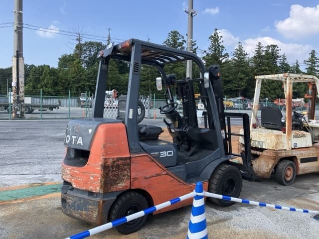 Forklift — Auction (lot 8459-5805)