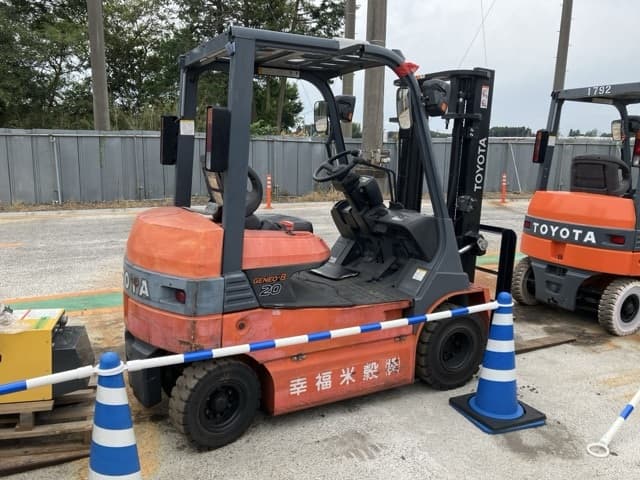 Battery Forklift — Auction (lot 8459-5808)