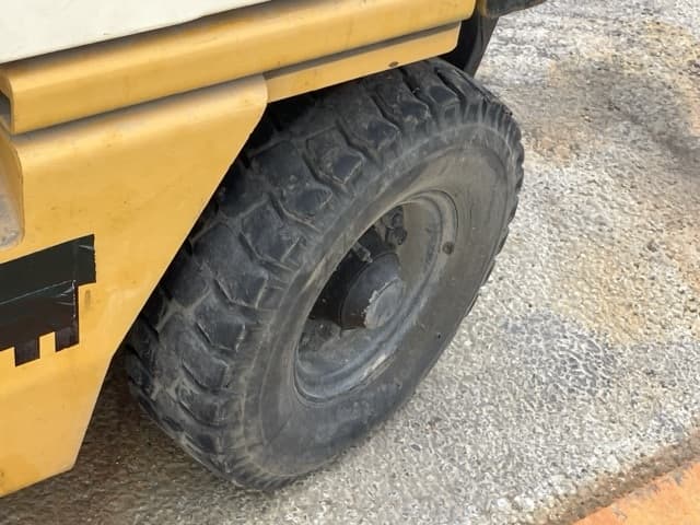 Forklift — Auction (lot 8459-5809)