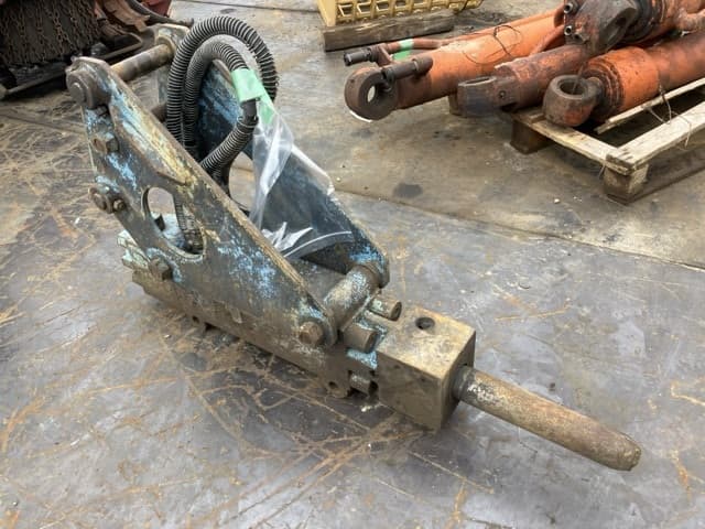 BREAKER — Auction (lot 8459-6010)