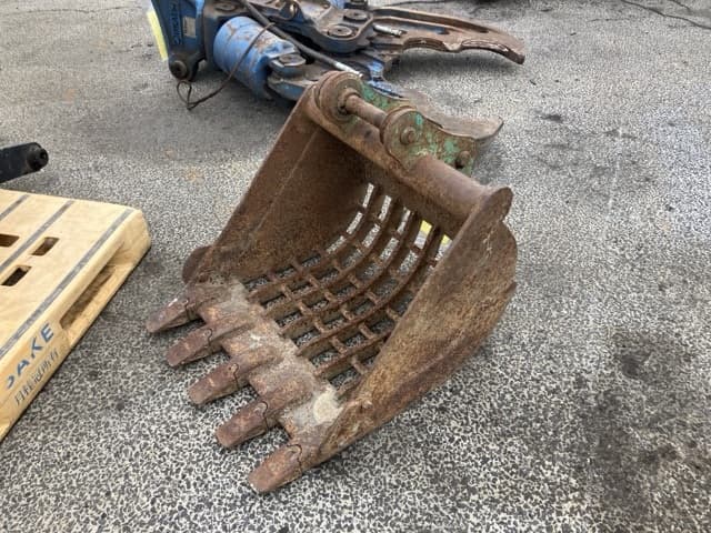 SKELETON BUCKET — Auction (lot 8459-6022)