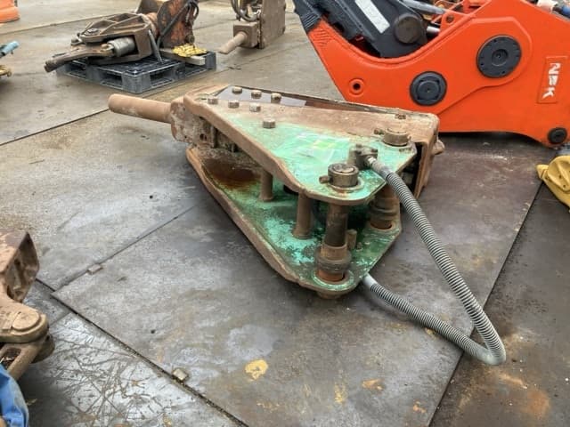 BREAKER — Auction (lot 8459-6028)