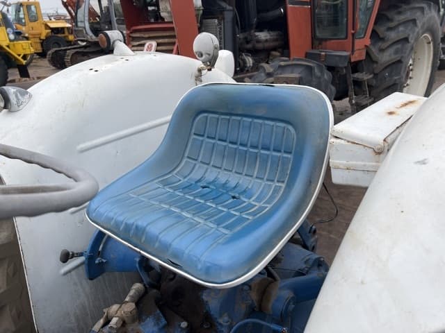 Tractor — Auction (lot 8459-61005)