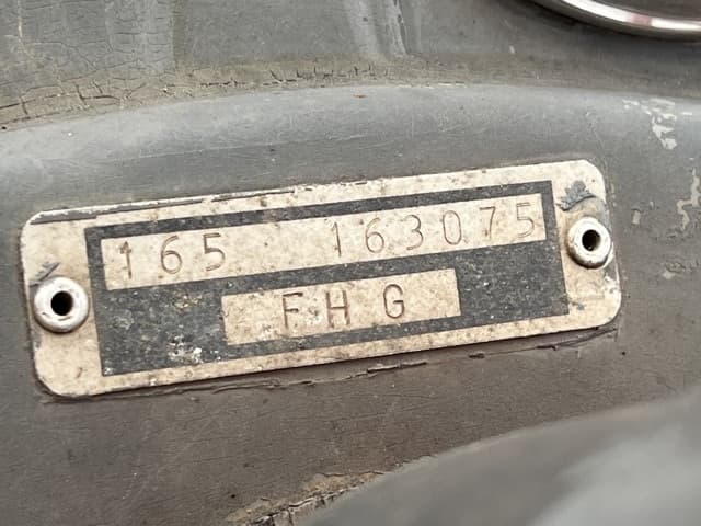 Tractor — Auction (lot 8459-61007)