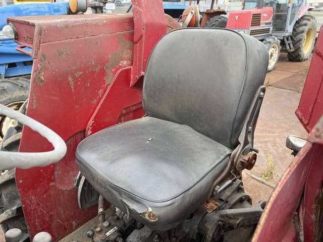 Tractor — Auction (lot 8459-61007)