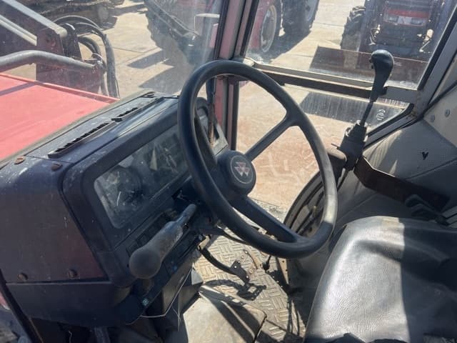 Tractor — Auction (lot 8459-61015)