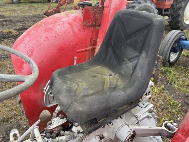 Tractor — Auction (lot 8459-61802)