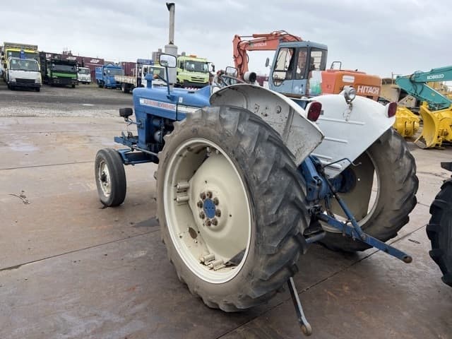 Tractor — Auction (lot 8459-61803)