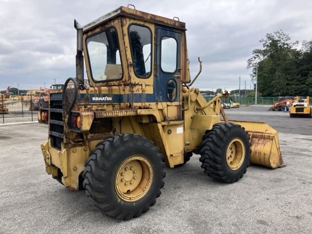 WHEEL LOADER — Auction (lot 8459-63)