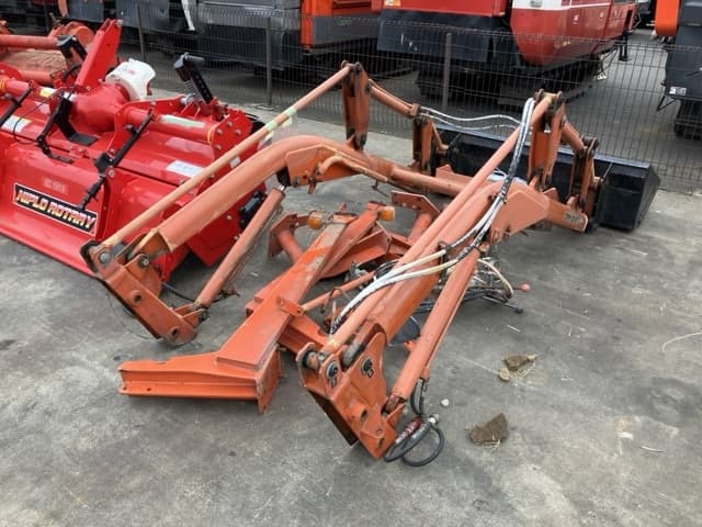 AGRICULTURAL MACHINERY BUCKET — Auction (lot 8459-6301)