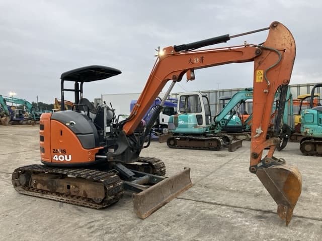 MINI EXCAVATOR — Auction (lot 8460-100)