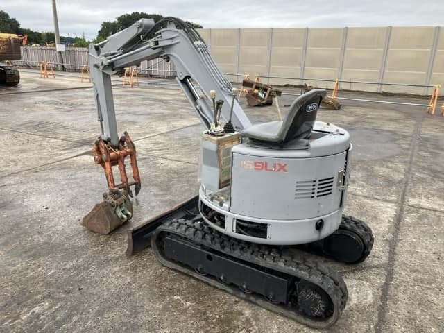 MINI EXCAVATOR — Auction (lot 8460-113)